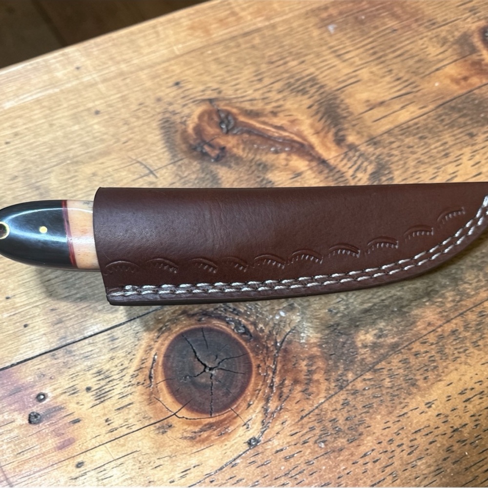 Handcrafted Damascus Steel skinning Knife with Leather Sheath - Picture 3 of 3